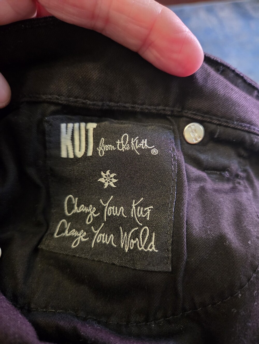 Kut from the Kloth Women Black Flat-Front Casual Shorts Size 6 - Picture 3 of 5